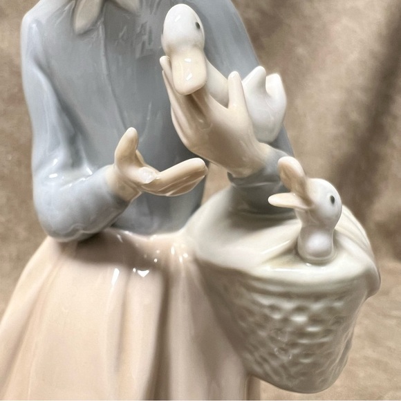 Lladro Daisa "Shepherdess with Ducks" #4568  - Porcelain Figurine *read* - Picture 7 of 7